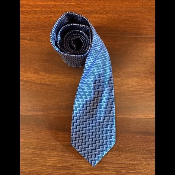 🍁SALE🍁PAUL FREDRICK Blue 100% Silk Geometric Pattern Necktie - Picture 1 of 9